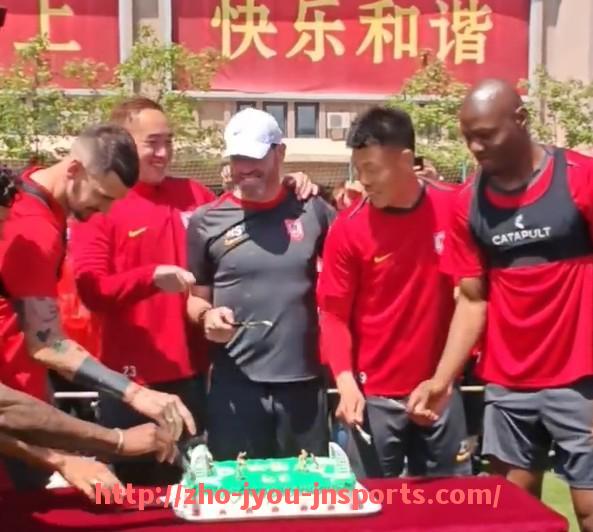 jiuyou九游娱乐-世俱杯球迷文化现象研究：足球如何影响群体认同